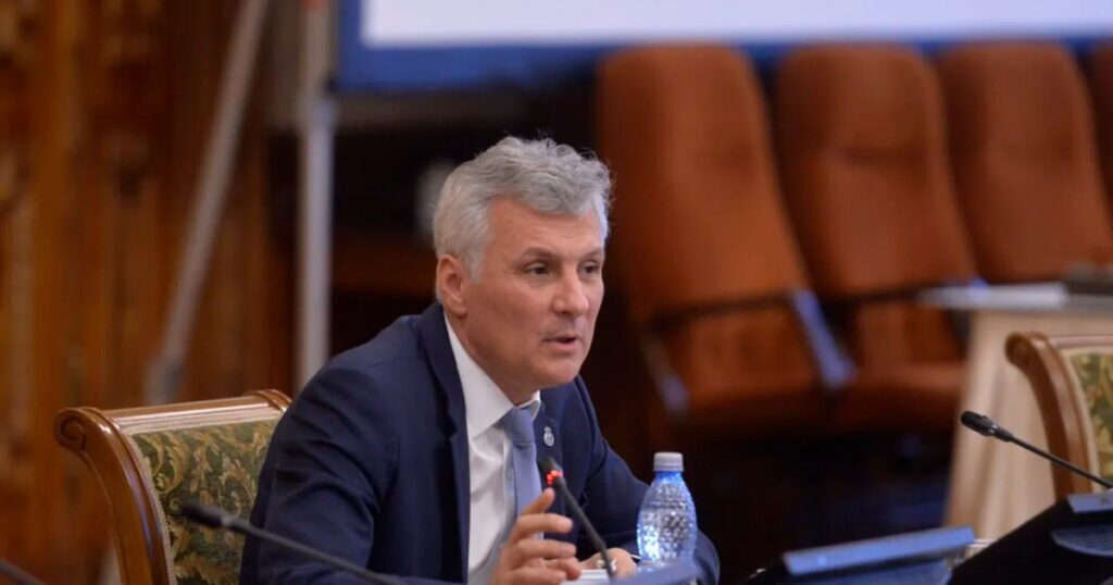 Un senator PSD îl atacă pe Bolojan, după declarațiile despre riscul de faliment al României: „Extrem de dăunătoare pentru economie”
