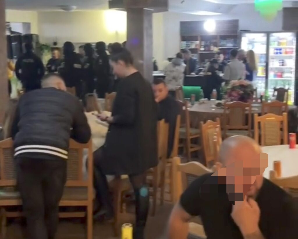 Noapte începută cu sirene și încheiată cu uși închise la Telești și Dănești